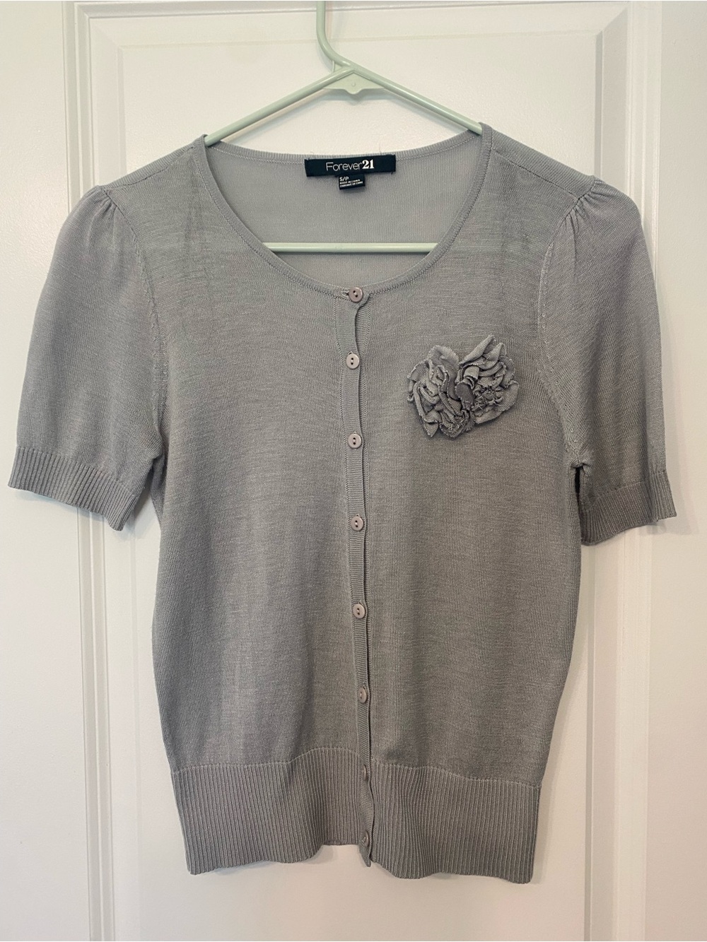Forever 21 Gray Short Sleeve Rosette Cardigan Knit Sweater S/P